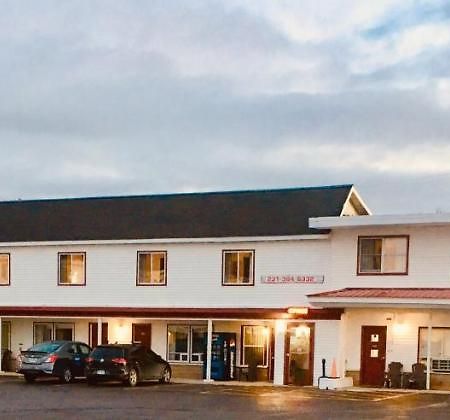 North Country American Inn Калкаска Екстериор снимка