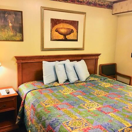 North Country American Inn Калкаска Екстериор снимка