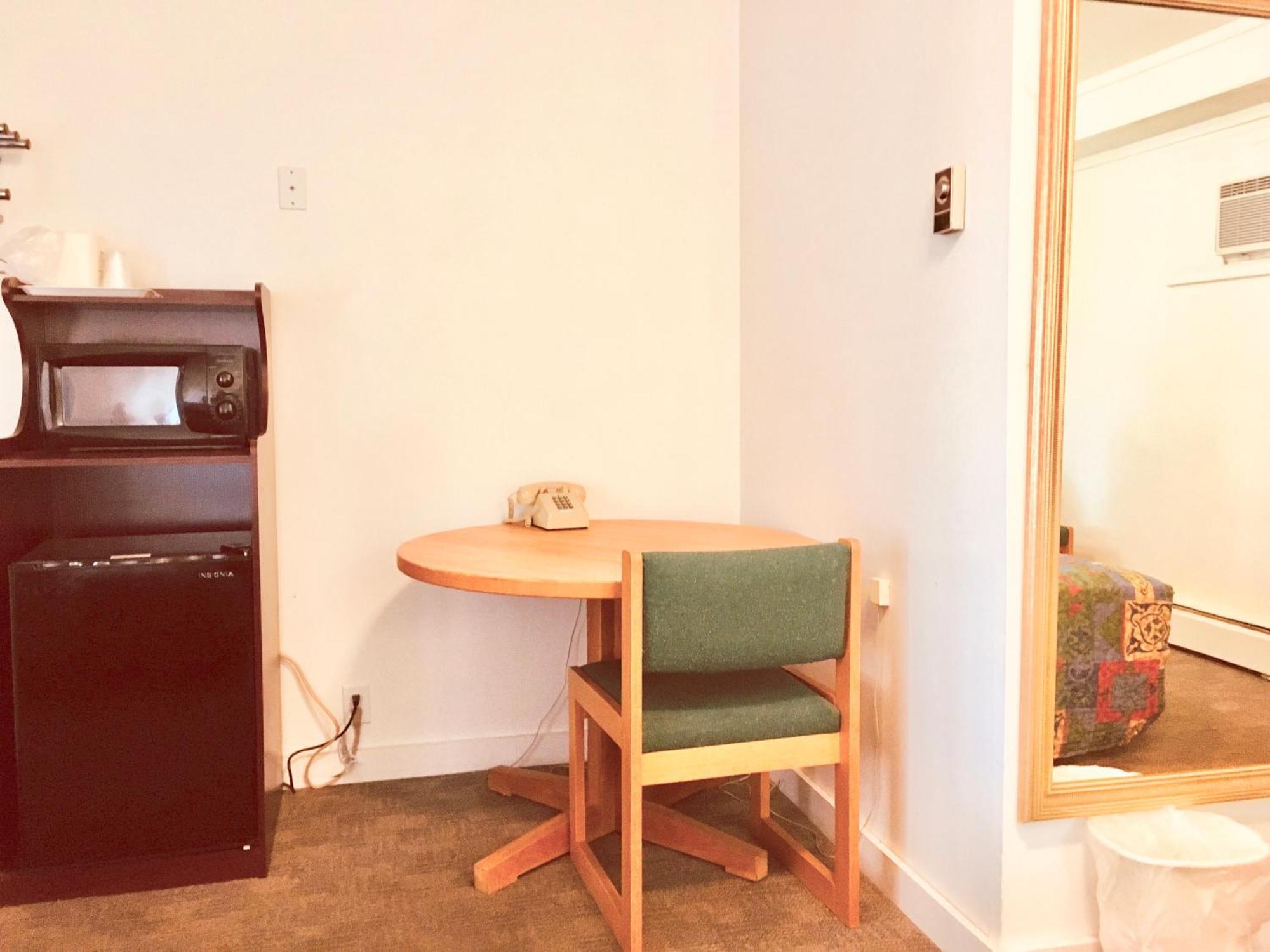North Country American Inn Калкаска Екстериор снимка