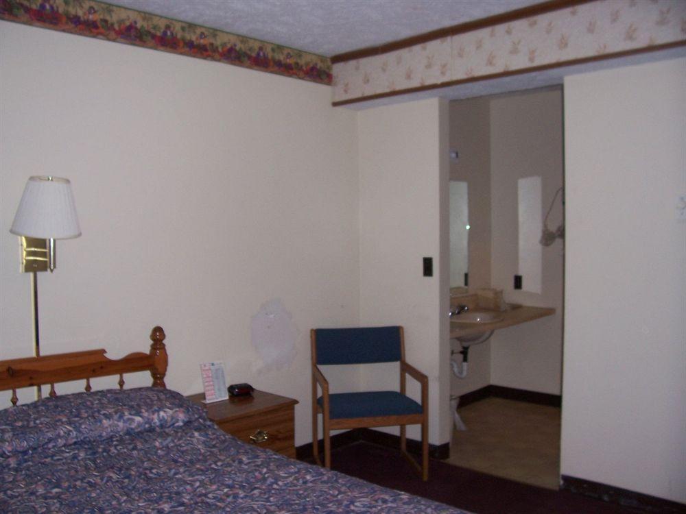 North Country American Inn Калкаска Екстериор снимка