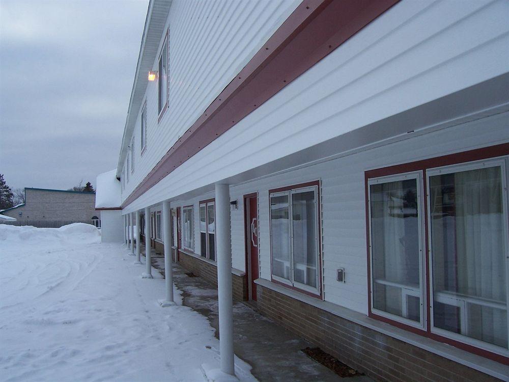 North Country American Inn Калкаска Екстериор снимка
