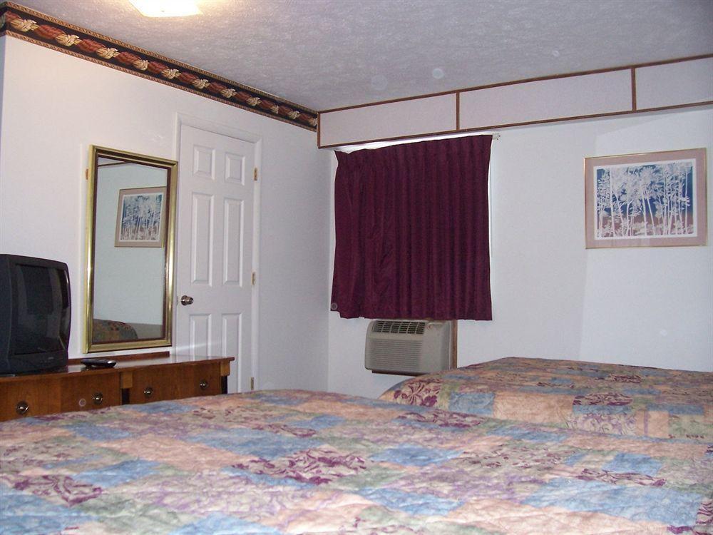 North Country American Inn Калкаска Екстериор снимка