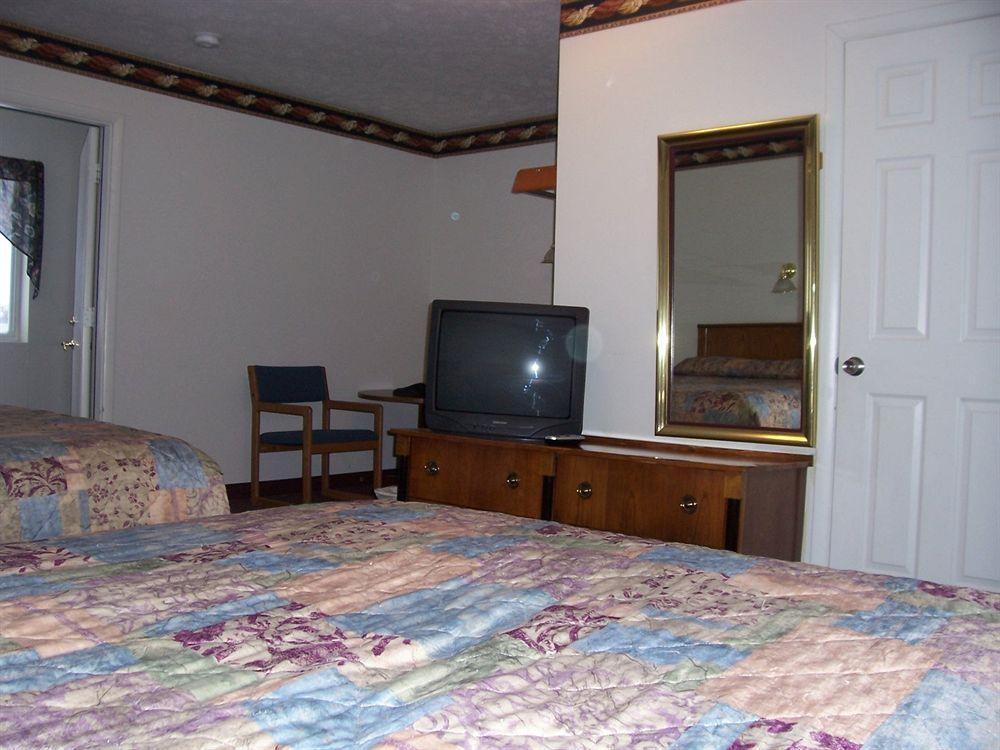 North Country American Inn Калкаска Екстериор снимка