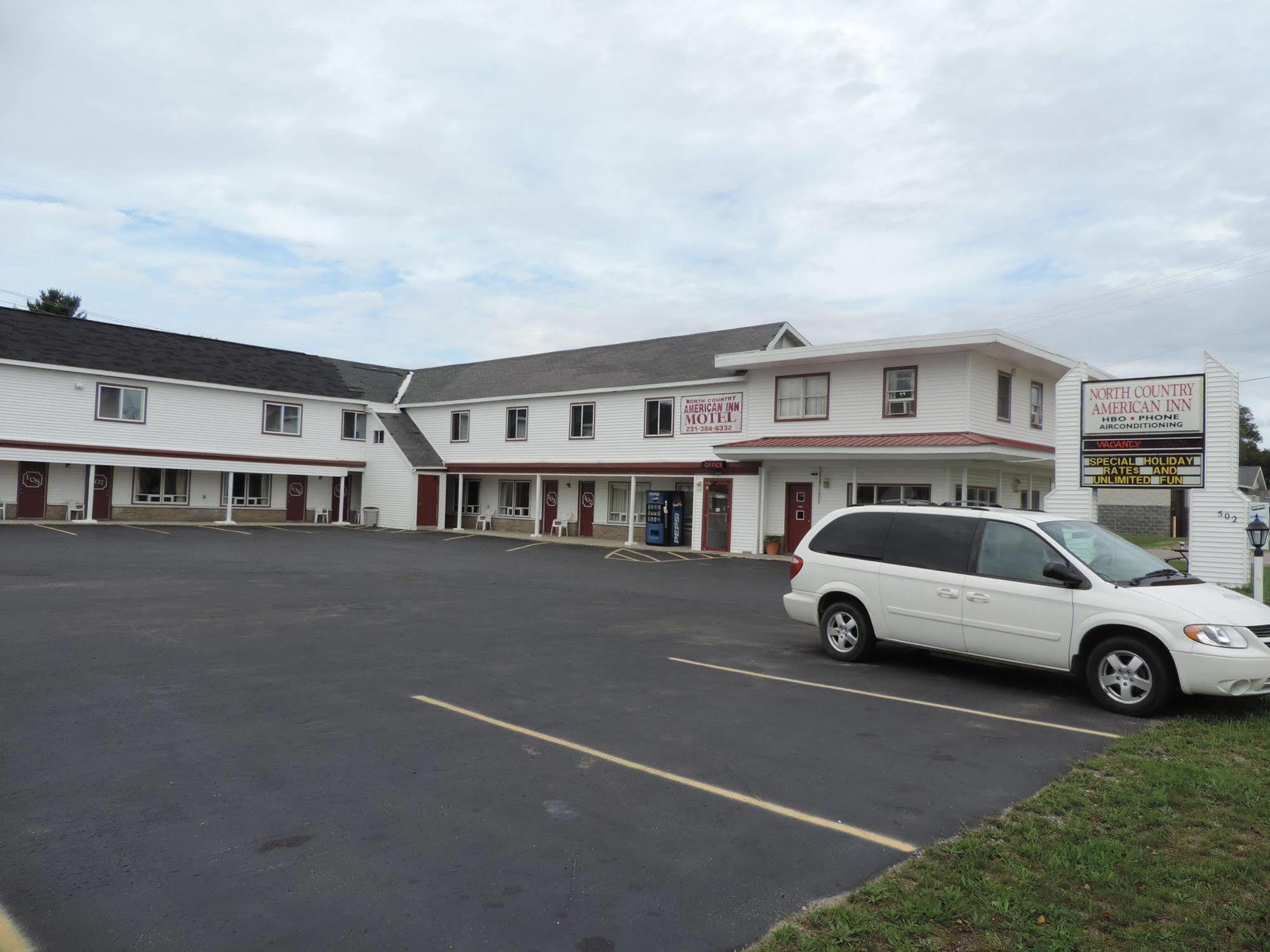 North Country American Inn Калкаска Екстериор снимка