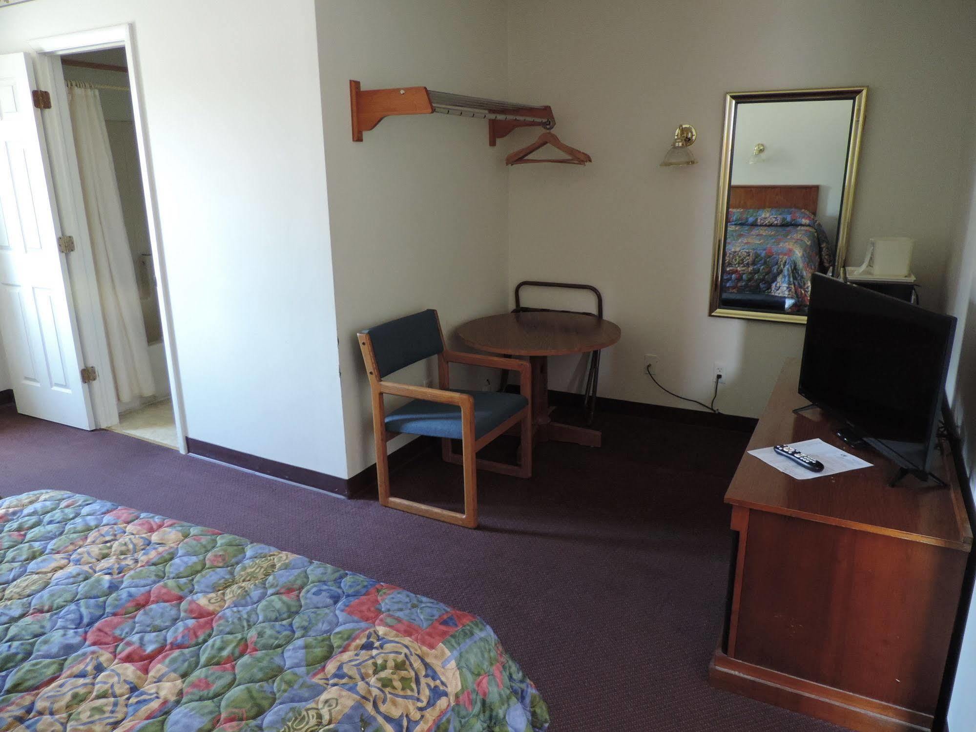 North Country American Inn Калкаска Екстериор снимка