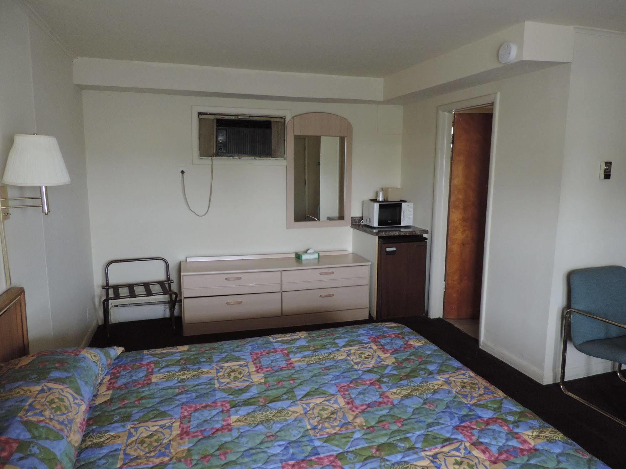 North Country American Inn Калкаска Екстериор снимка