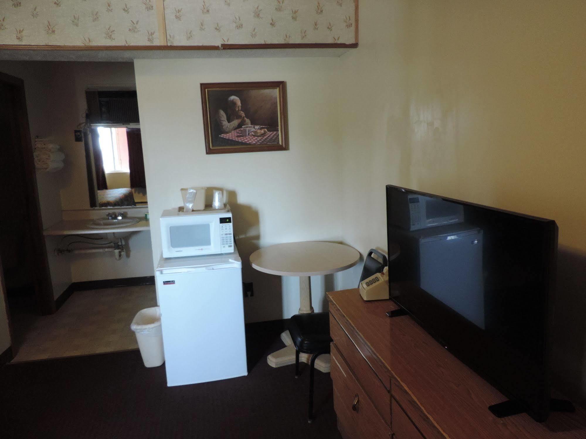 North Country American Inn Калкаска Екстериор снимка