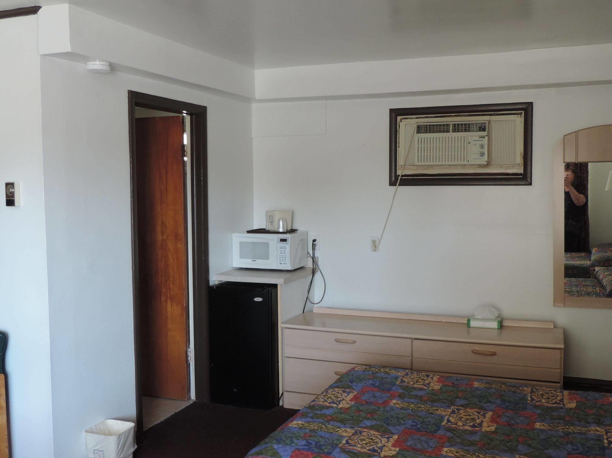 North Country American Inn Калкаска Екстериор снимка