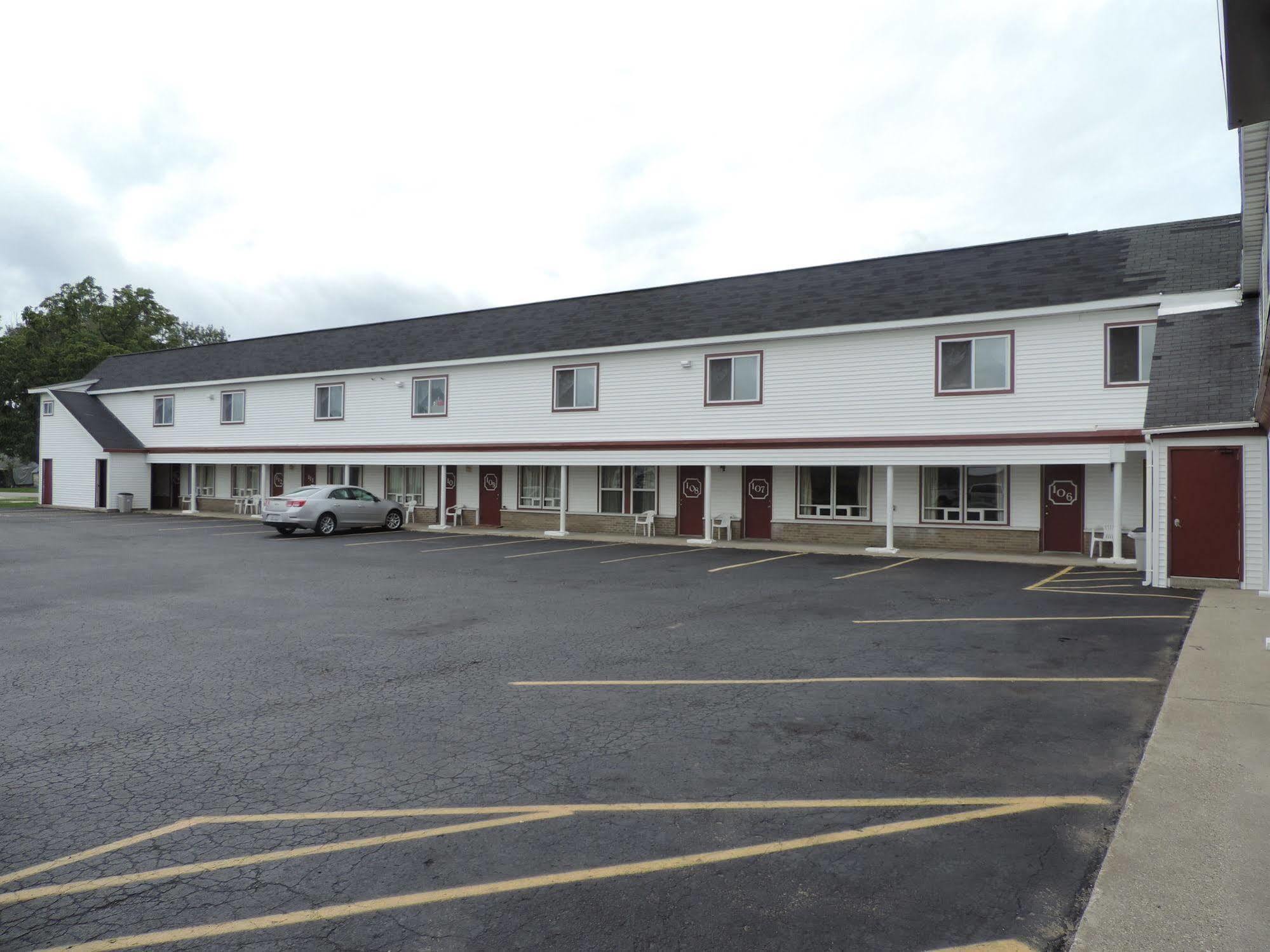 North Country American Inn Калкаска Екстериор снимка