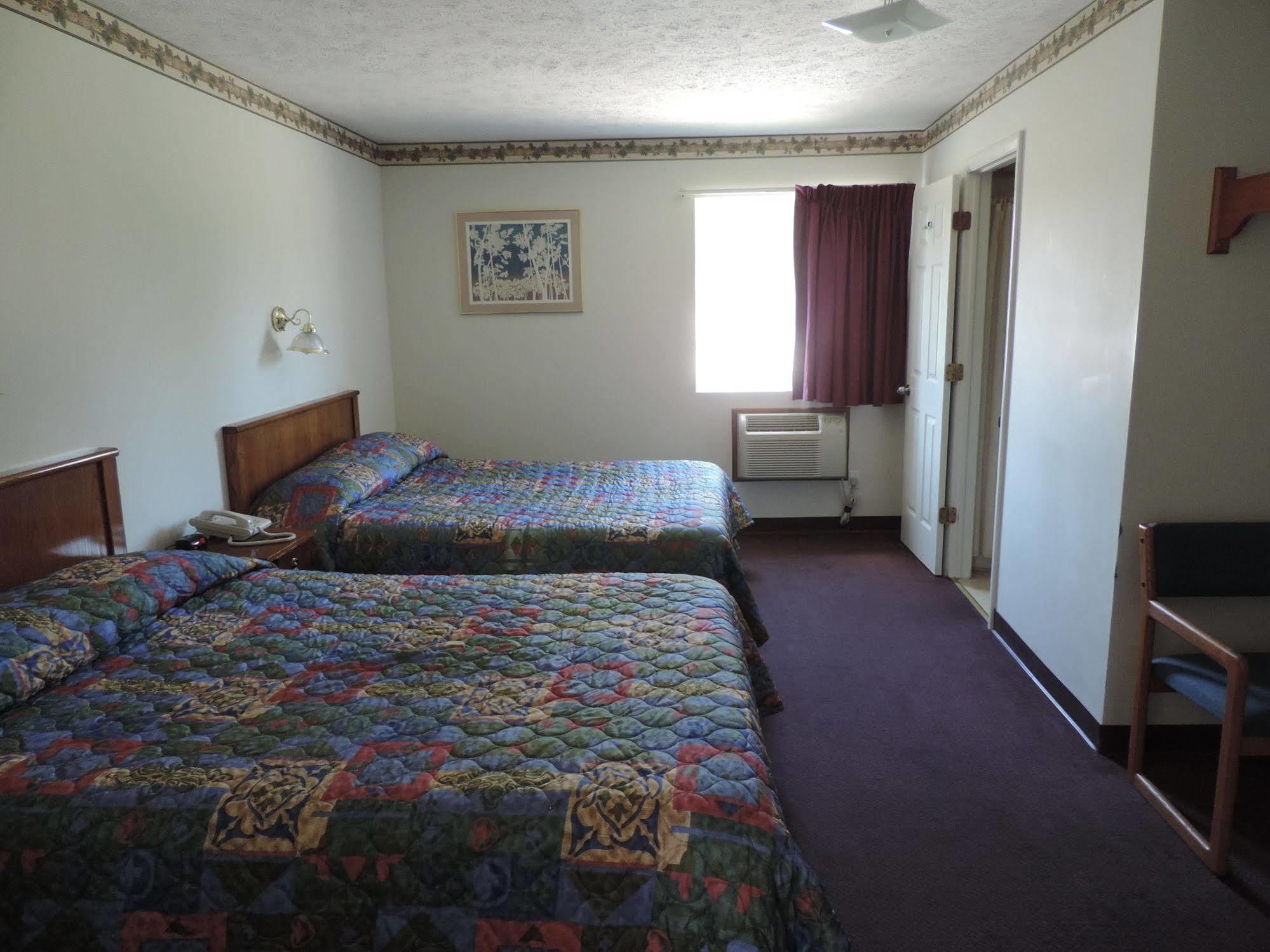 North Country American Inn Калкаска Екстериор снимка