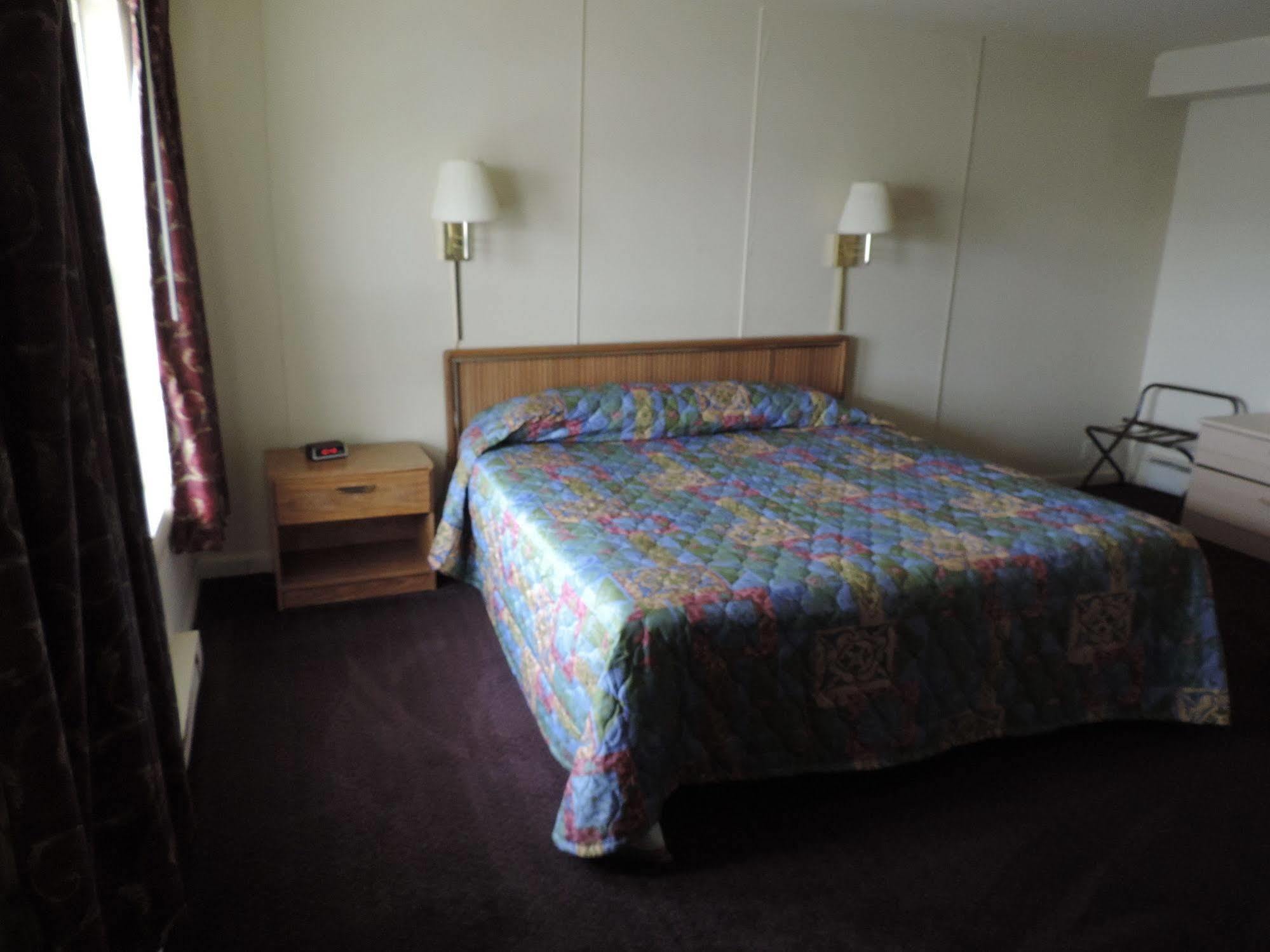 North Country American Inn Калкаска Екстериор снимка