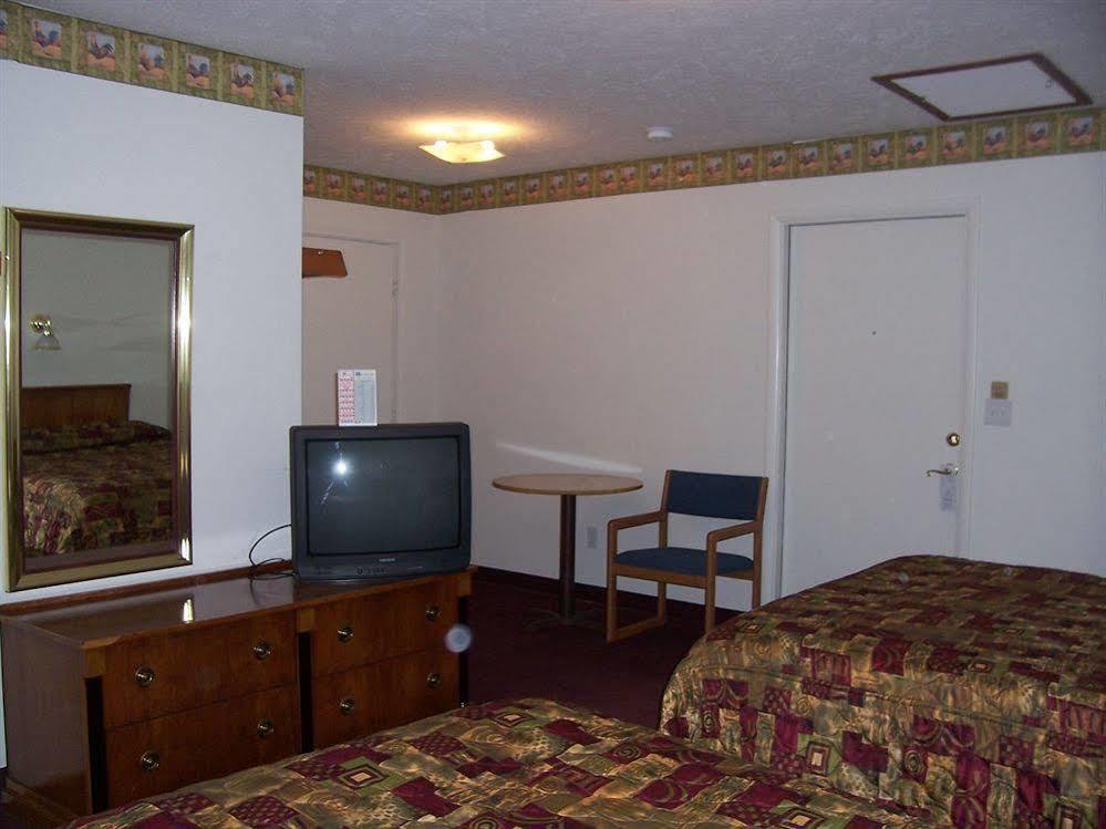 North Country American Inn Калкаска Екстериор снимка