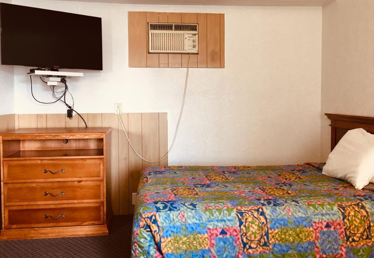 North Country American Inn Калкаска Екстериор снимка