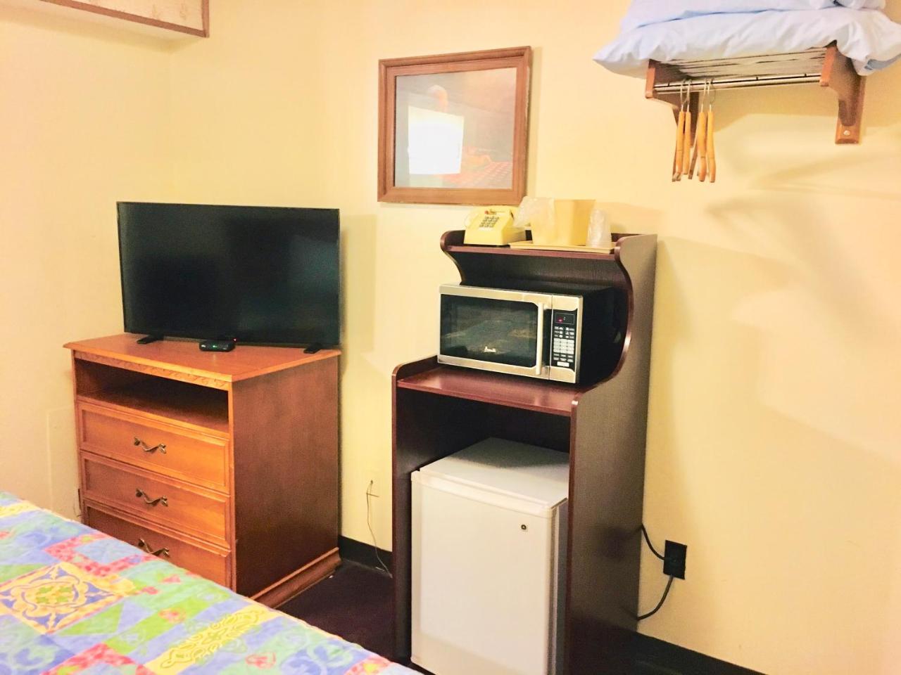 North Country American Inn Калкаска Екстериор снимка