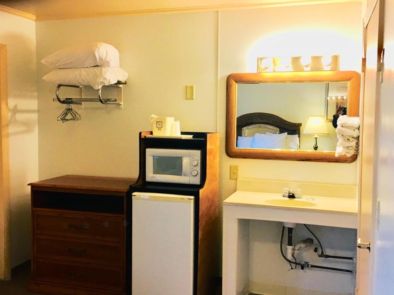 North Country American Inn Калкаска Екстериор снимка