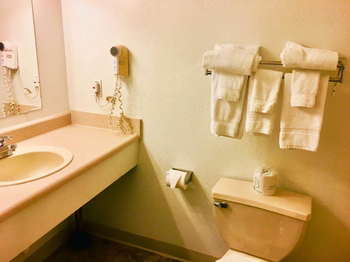 North Country American Inn Калкаска Екстериор снимка