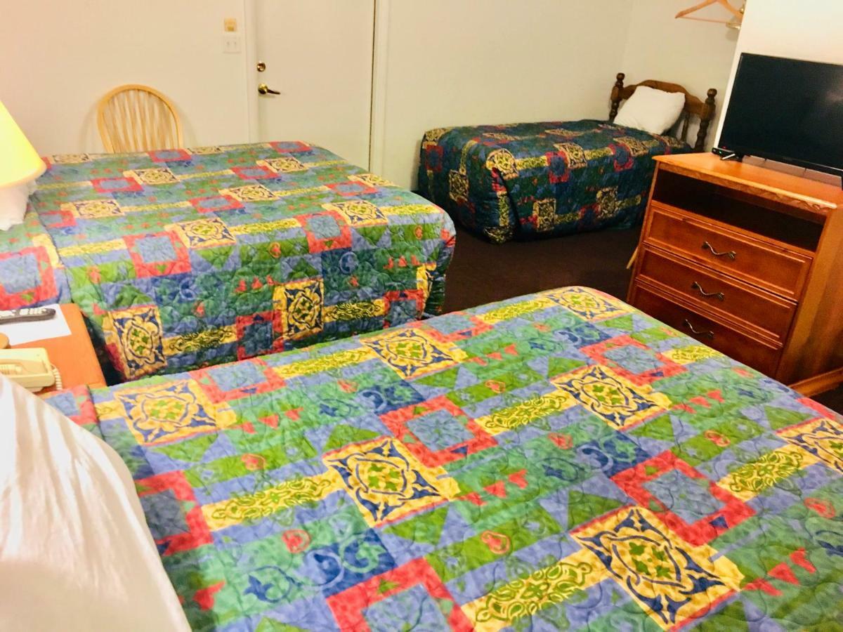North Country American Inn Калкаска Екстериор снимка