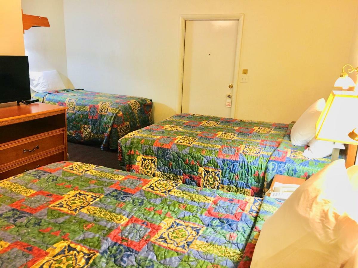 North Country American Inn Калкаска Екстериор снимка