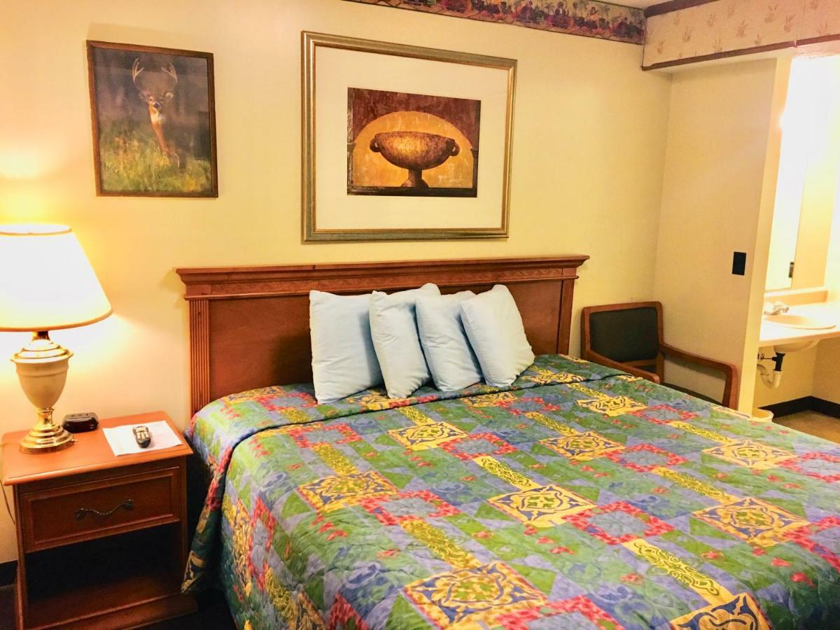 North Country American Inn Калкаска Екстериор снимка